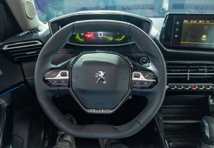 Peugeot 2008 - 02